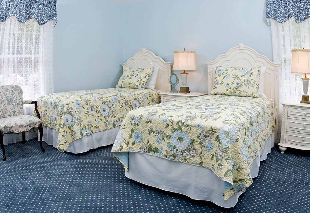 Bedroom in Chesapeake manor assisted living.