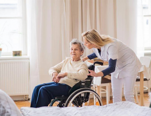 Small Assisted Living vs. Large Facilities: Why Size Matters for Your Parent’s Care