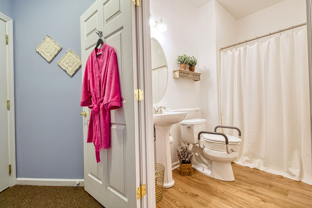 Safe and user-friendly bathroom design tailored for residents at a Maryland assisted living facility, featuring grab bars and non-slip flooring.